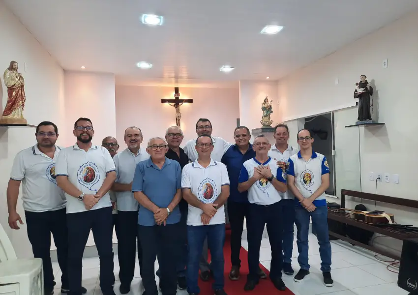 Fiéis participam da Celebração da Palavra com o Diácono Lisboa no bairro Catolé