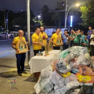 Terço na Praça