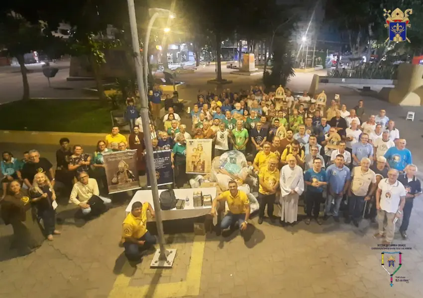 Terço dos Homens Promove Gesto Concreto na Praça
